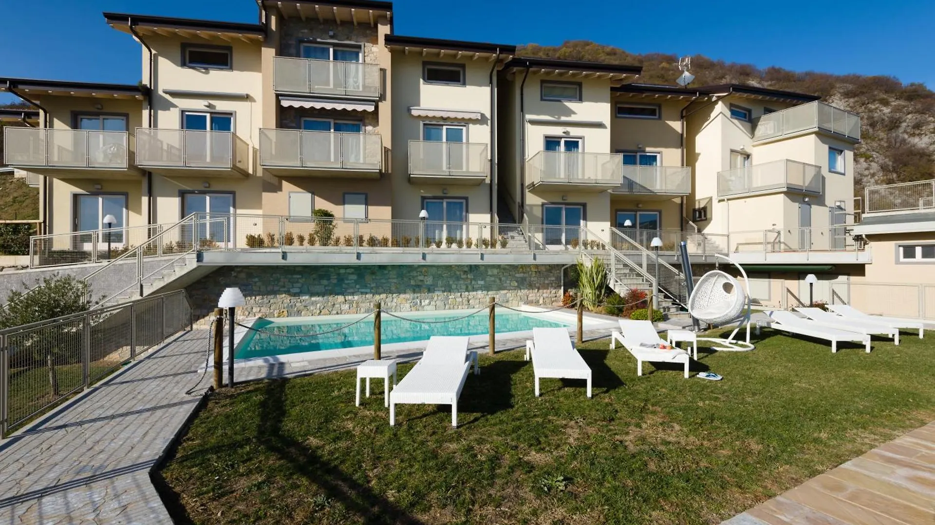 Terrazza A Lago - Condo Modern Two-Storey Flat With Pool And Terrace Parzanica 0*,  이탈리아